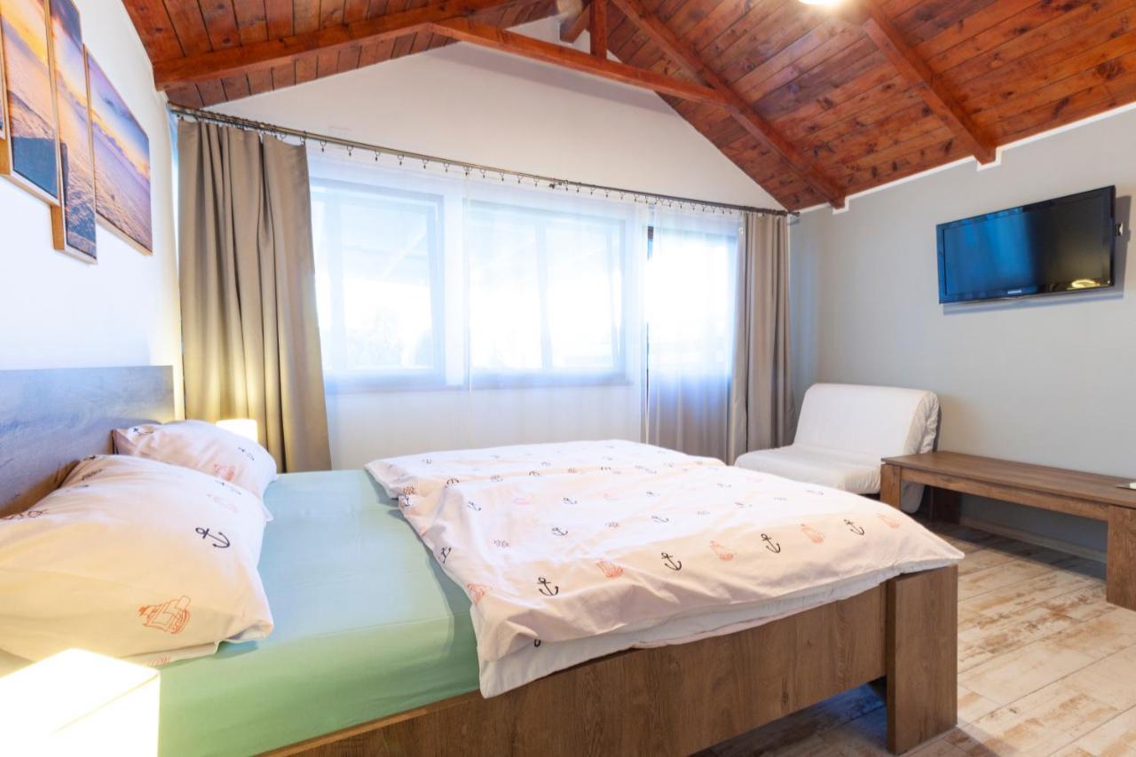 Hotel Casa Ana Vama Veche Esterno foto