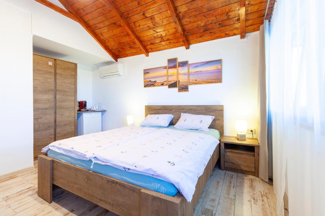 Hotel Casa Ana Vama Veche Esterno foto