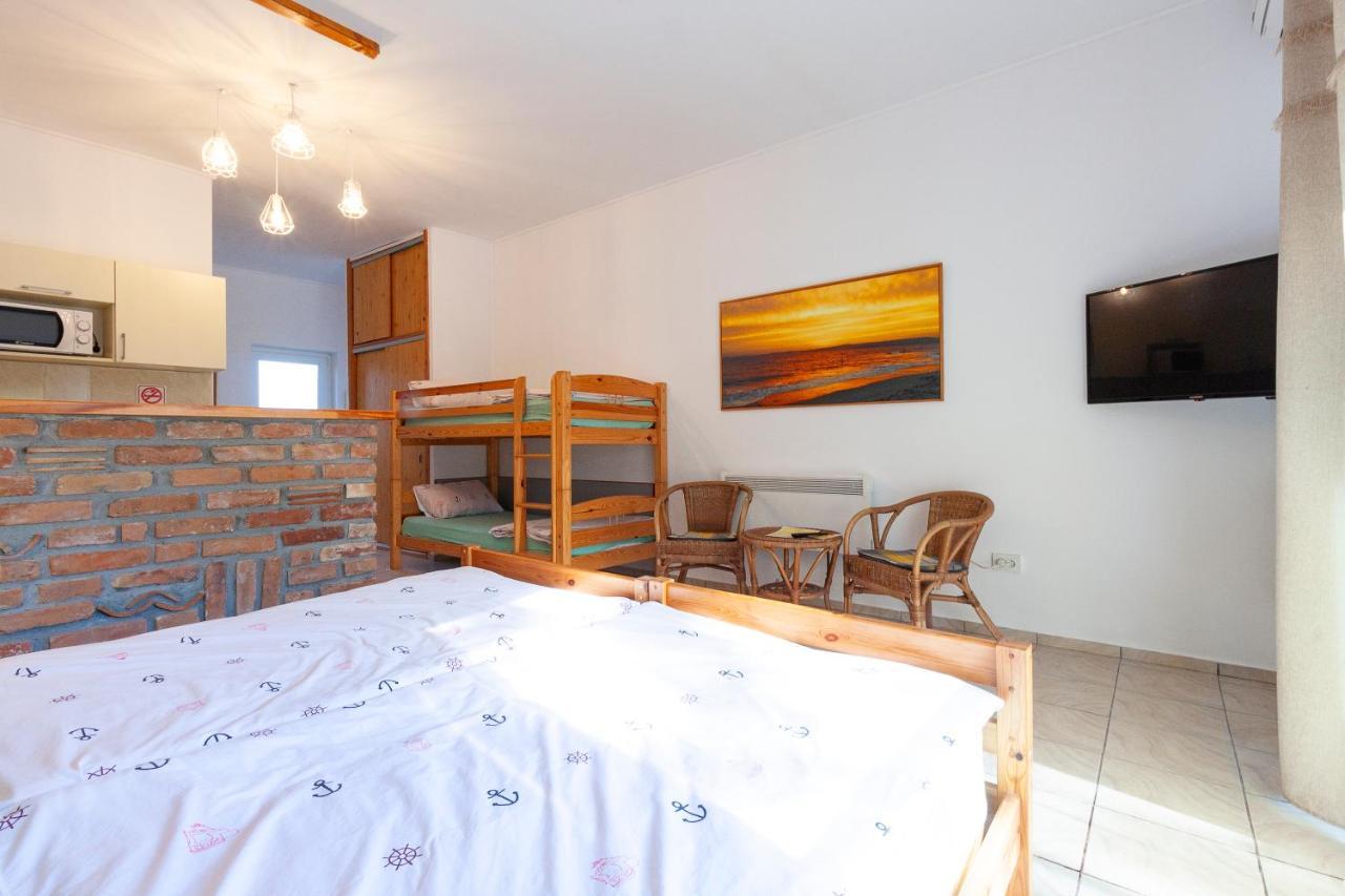 Hotel Casa Ana Vama Veche Esterno foto